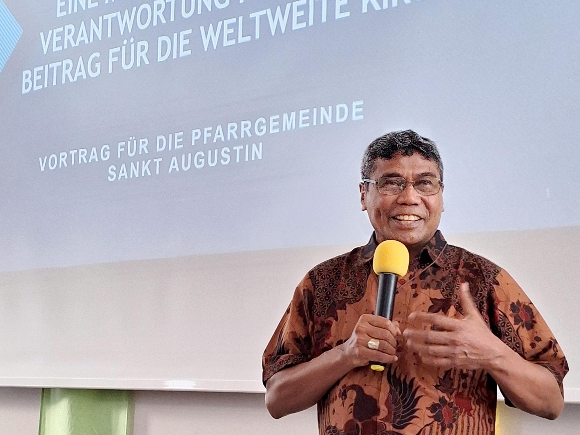 Erzbischof Paulus Budi Kleden SVD sprach in der Gemeinde St. Maria Königin in Sankt Augustin.