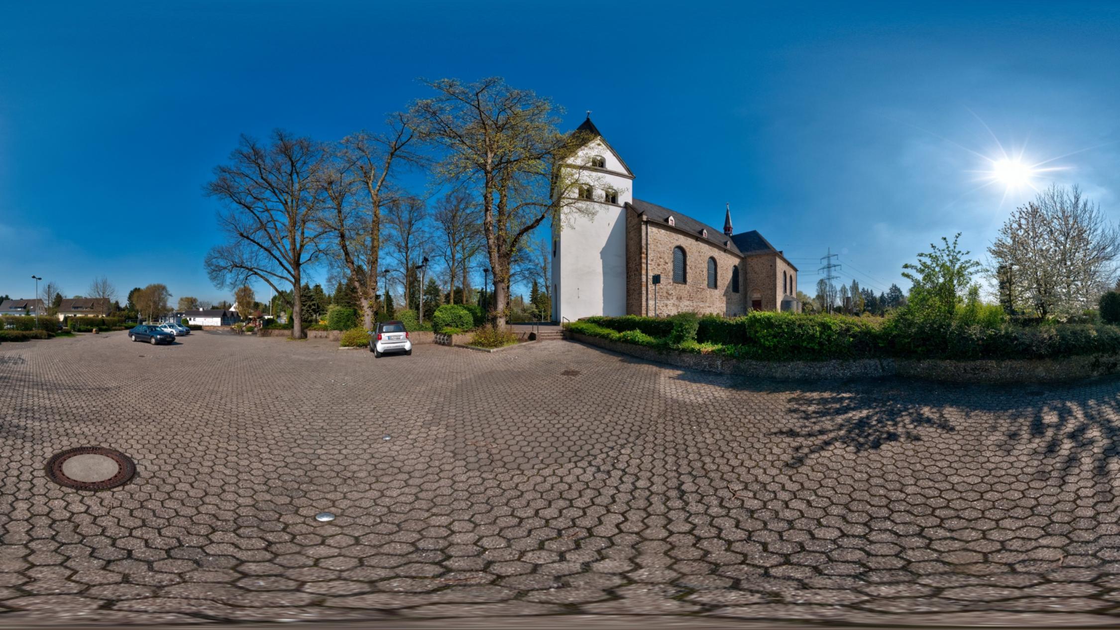 360° Bilder der Kirche aussen