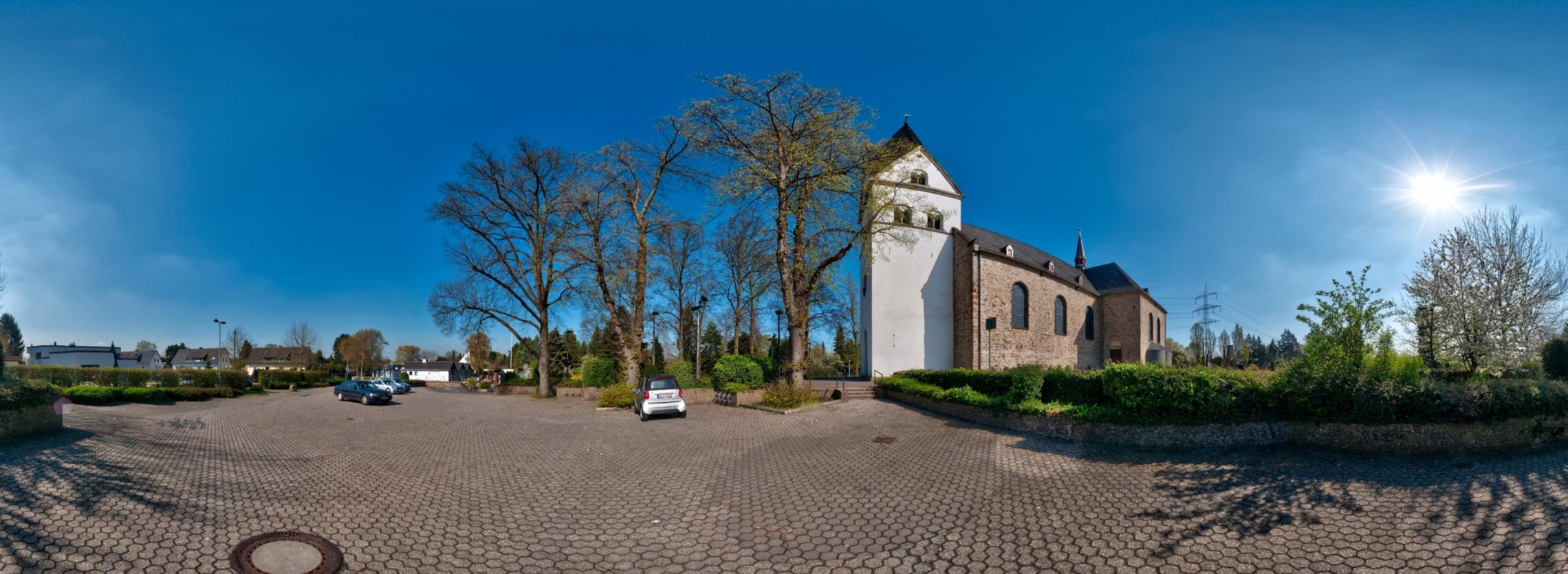 360° Bilder der Kirche aussen
