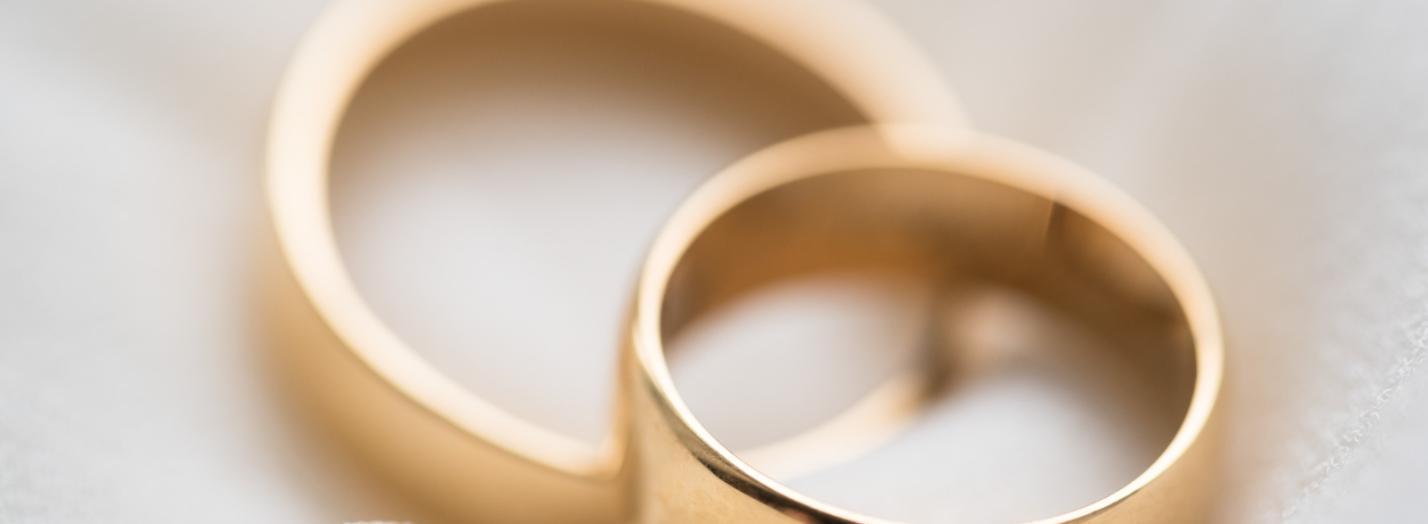 Trauringe, Ehe, Eheschließung, Feier, Goldhochzeit, Zeichen der Verbundenheit, Verbindung, Bindung, Paar, zusammen gehören, Zusammengehörigkeit, Sakrament der Ehe, Hochzeit, Ex-Bild-DB-ID: 19671